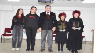 Murat Atılgan Ortaokulunda Dünya Türk Dili Ailesi Günü programı yapıldı