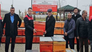 Muşta 100 üreticiye 1000 arı kovanı dağıtıldı