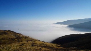 Muşta sis ovayı kapladı: Kartpostallık manzaralar oluştu