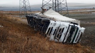 Muşta tır şarampole yuvarlandı