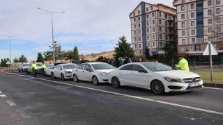 Nevşehirde 4 otomobil birbirine girdi: 2 yaralı