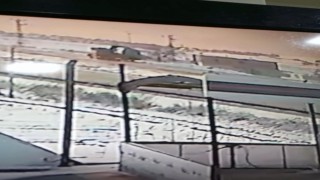 Nevşehirde kayganlaşan yolda şarampole devrilen tır kameralara yansıdı