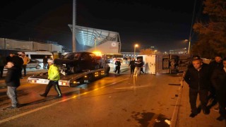 Niğdede işçi servisi ile otomobil çarpıştı: 11 yaralı