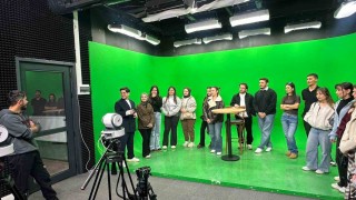 Öğrenciler program yapımını stüdyoda deneyimliyor