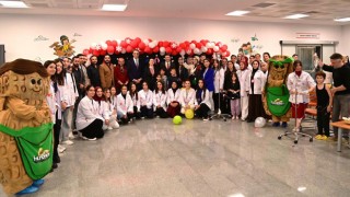 OKÜ’den Hastanede Tedavi Gören Çocuklara Yeni Yıl Etkinliği