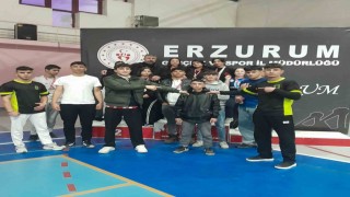 Oltulu liseliler bilek güreşinde rakiplerine geçit vermedi