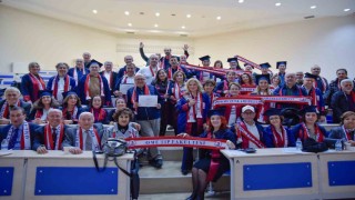 OMÜ Tıp Fakültesinin 1990 mezunları 35 yıl sonra aynı amfide buluştu