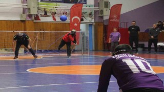 Orduda görme engelliler ile protokol arasında ‘goalball maçı