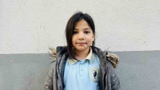 Orduda üşüyen küçük kıza polislerden yürekleri ısıtan hareket
