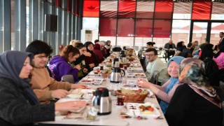 Osmangazide engelli bireyler ve aileleri kahvaltıda buluştu