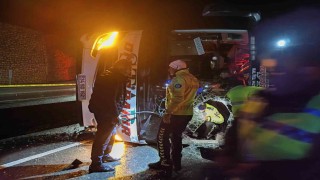 Osmaniyede yolcu otobüsü devrildi: 3 yaralı