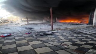 Oto tamir dükkanı ve 2 araç çıkan yangında küle döndü