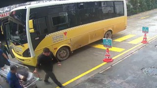 Otobüs şoförü bayılan çocuğu hastaneye yetiştirdi