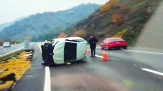 Otomobil yan yattı: 4 yaralı