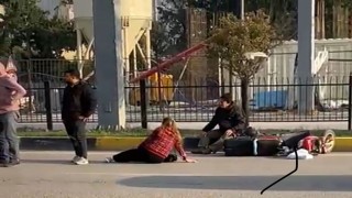 Otomobilin çarptığı motosikletteki 2 kişi yaralandı