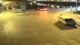 Otomobilin köprüden Yeşilırmak Nehrine uçtuğu kaza kamerada