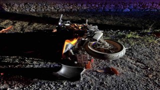 Otomobille çarpışan motosikletin sürücüsü ağır yaralandı