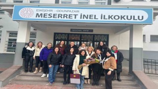 Oyuncu Sanem Yelez Akpınar, öğrenci velileriyle bir araya geldi