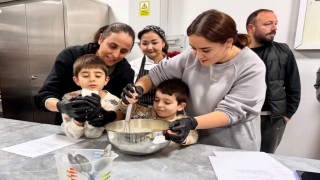 Özel bireyler mutfağa girdi, hem eğlendiler hem pişirdiler