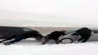 Palandöken geçidinde ulaşıma kar engeli