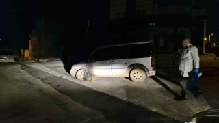 Park halindeki aracı benzin döküp ateşe verdi, alevler aracı sarmadan söndürüldü