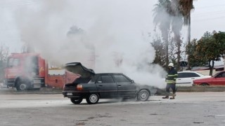 Park halindeki otomobilde yangın çıktı