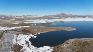 Patnos barajında kış güzelliği; Mavi ve beyazın buluşması
