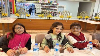 Patnoslu öğrenciler Toti ile Poti oyununu izledi