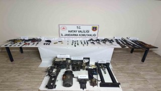 Payasta evini silah yapım atölyesine çeviren şahsa suçüstü