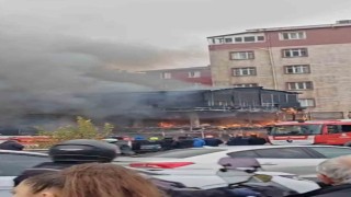Pendik Kaynarcada bir araçta başlayan yangın çevrede bulunan bina ve mekanlara da sıçradı. Olay yerine çok sayıda itfaiye ekibi sevk edildi.