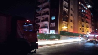 Pendikte bir binanın 3üncü katı alevlere teslim oldu