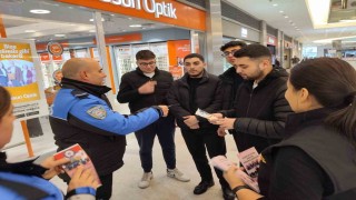 Polis vatandaşları bilgilendirmeye devam ediyor