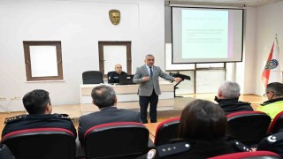 Polislere etkili iletişimde protokol ve nezaket