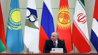 Putin: AEB Çok Kutuplu Dünyanın Güçlü Merkezi
