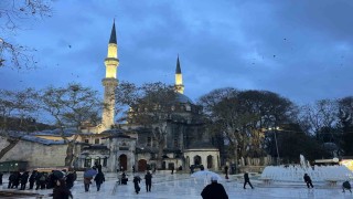 Regaip Kandilinde vatandaşlar Eyüpsultan Camiine akın etti