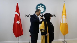 Rektör Akpolat unvanda yükselen akademisyenlere cübbelerini giydirdi