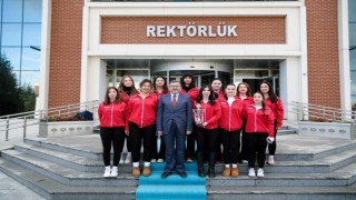 Rektör Kaplancıklı, başarılı sporcularla bir araya geldi