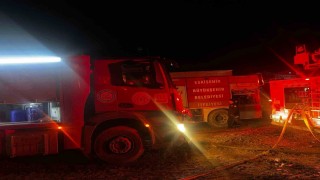 Sabaha kadar süren yangında çiftlik kül oldu