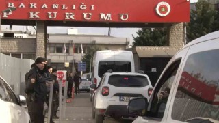 Sadettin Saran, saç ve kan örneği vermek üzere Adli Tıp Kurumuna getirildi