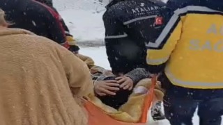 Sağlık ekipleri 72 saat içerisinde karda mahsur kalan 265 hastaya ulaştı