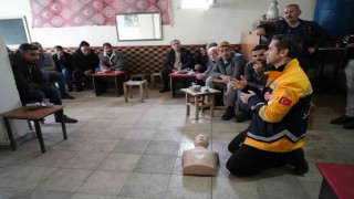 Sağlık ekipleri dağ köylerini tek tek gezerek ilk yardım eğitimi veriyor