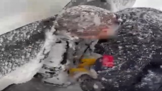 Sağlık ekiplerinin kar mesaisi: Zincir takıp hastaya ulaştılar