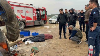 Sahilde traktörün altında kalan 2 gençten biri hayatını kaybetti