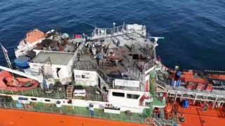 Saldırıya uğrayan MIDVOLGA-2 isimli geminin Sinoptaki tamir çalışmaları sürüyor