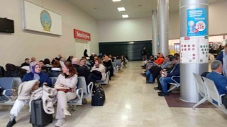 Samsunda yolcu uçağı martı sürüsüne çarptı