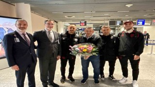 Samsunspor, Almanyada çiçeklerle karşılandı