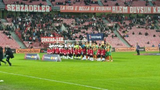 Samsunspor, özel çocukların tasarladığı formalarla sahaya çıktı