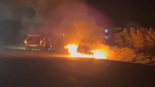 Şanlıurfada bir kişi otomobilini ateşe verdi