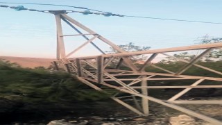 Şanlıurfada direk hırsızları bölgeyi elektriksiz bıraktı