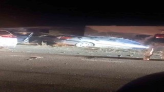 Şanlıurfada iki otomobil kafa kafaya çarpıştı: 1 ölü, 9 yaralı